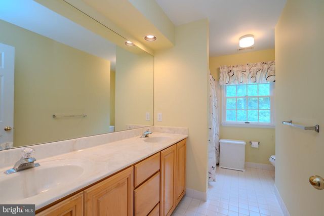 19 SHADOW DR, Princeton Junction, NJ 08550