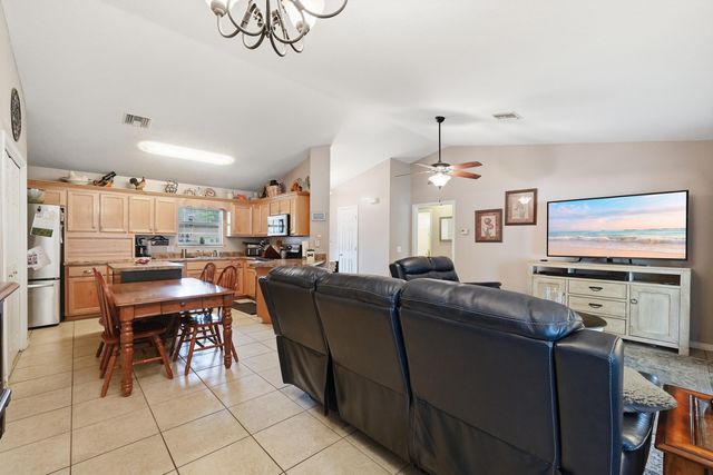 4237 Melton Road, Milton, FL 32583