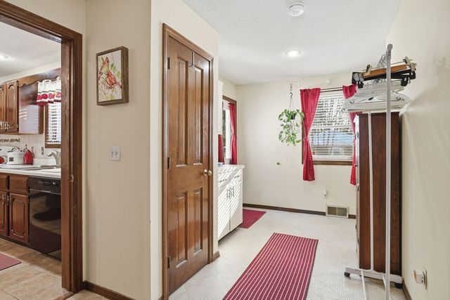 9 Jim Ash Rd, Palmer, MA 01069