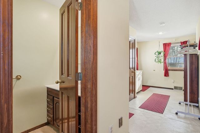 9 Jim Ash Rd, Palmer, MA 01069