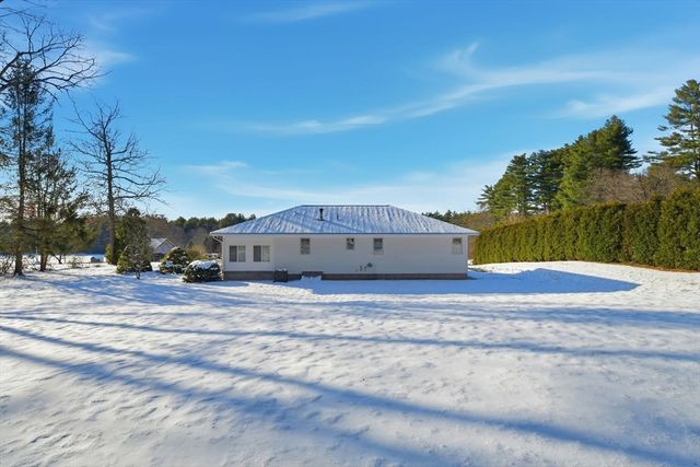 9 Jim Ash Rd, Palmer, MA 01069