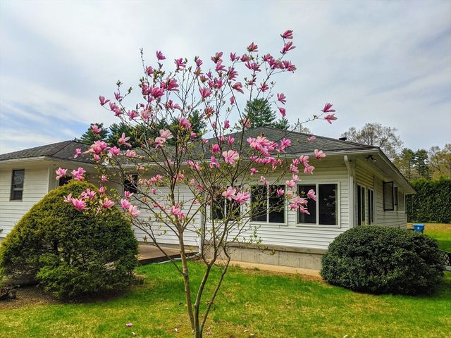 9 Jim Ash Rd, Palmer, MA 01069