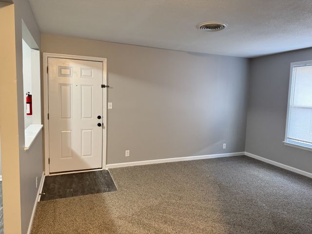 528 Main St Apt 8, Clarksville, TN 37040