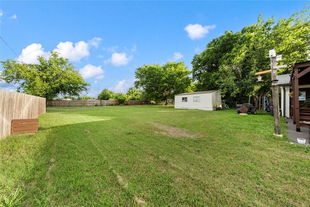 104 Melissa Street, Eddy, TX 76524