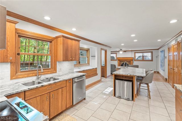 3871 Greentree Road, Stow, OH 44224