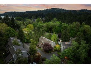 4640 LOWER Dr, Lake Oswego, OR 97035