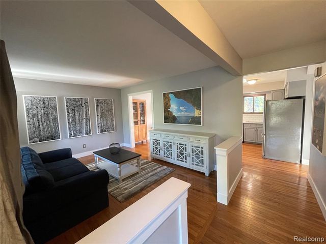 1253 Bamford Drive, Waterford, MI 48328