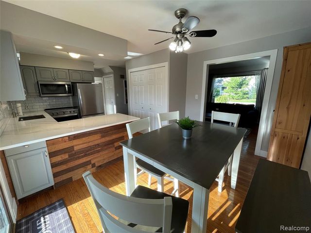 1253 Bamford Drive, Waterford, MI 48328