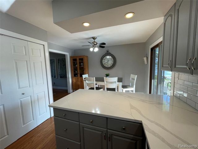 1253 Bamford Drive, Waterford, MI 48328