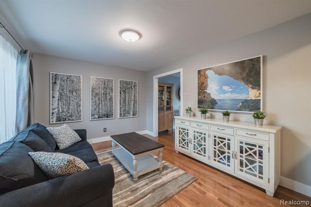 1253 Bamford Drive, Waterford, MI 48328