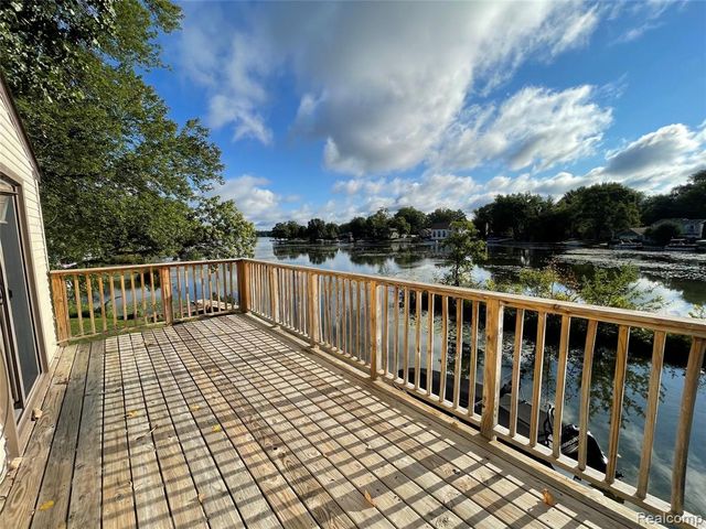 1253 Bamford Drive, Waterford, MI 48328