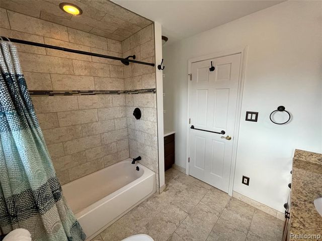 1253 Bamford Drive, Waterford, MI 48328