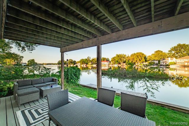 1253 Bamford Drive, Waterford, MI 48328