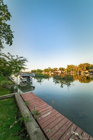 1253 Bamford Drive, Waterford, MI 48328