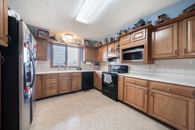 1611 E 119th St, Mulvane, KS 67110