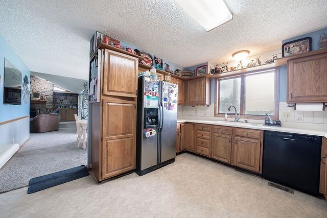 1611 E 119th St, Mulvane, KS 67110