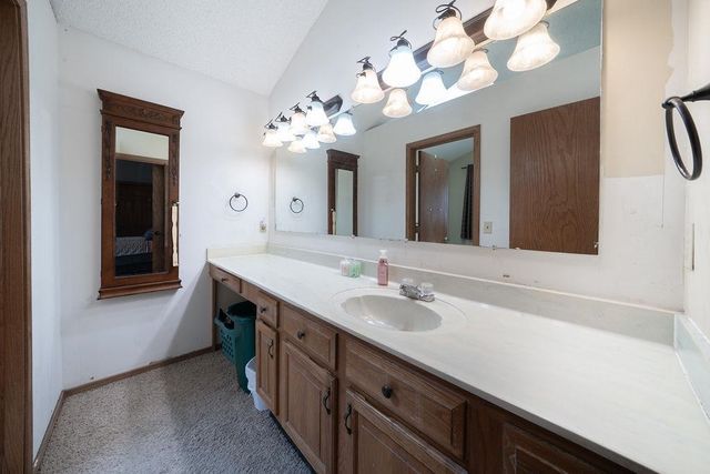 1611 E 119th St, Mulvane, KS 67110