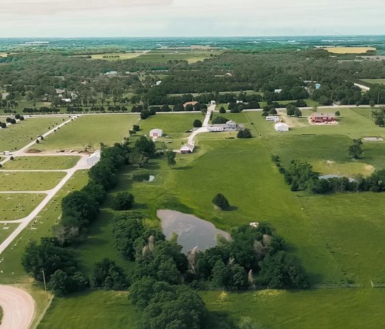 1611 E 119th St, Mulvane, KS 67110