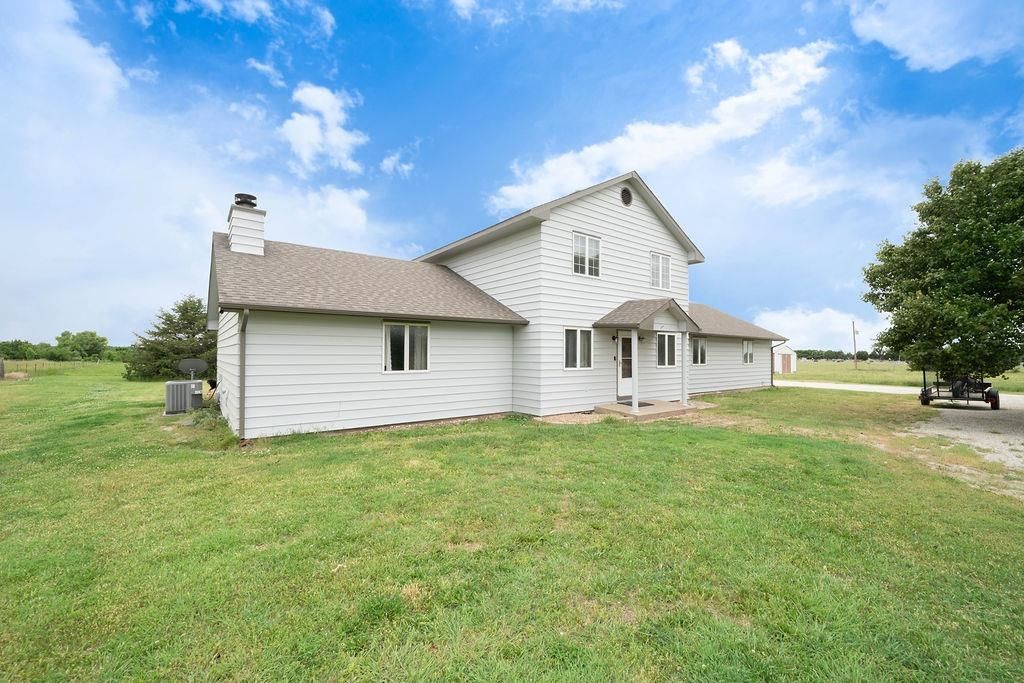 1611 E 119th St, Mulvane, KS 67110