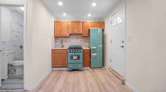1008 Huntington Avenue, Bronx, NY 10465
