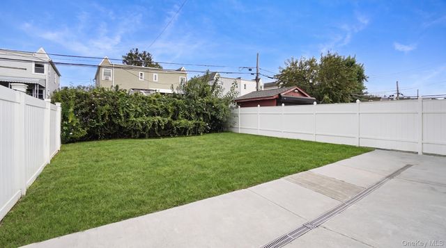1008 Huntington Avenue, Bronx, NY 10465