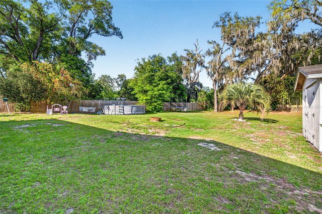 5068 LAKEWOOD DRIVE, Dade City, FL 33523