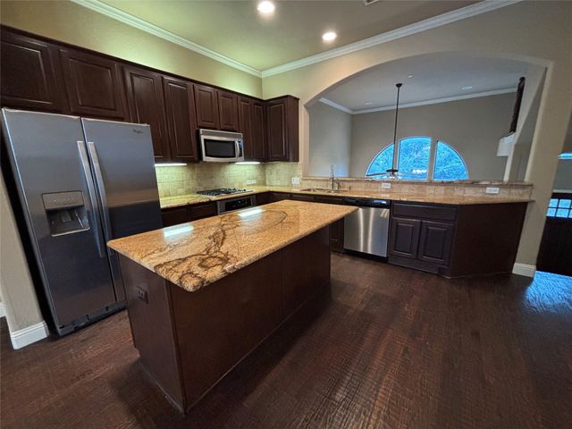 5748 Robbie Road, Plano, TX 75024