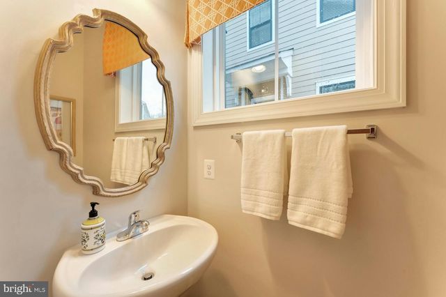 19006 CORAL REEF SQ, Leesburg, VA 20176