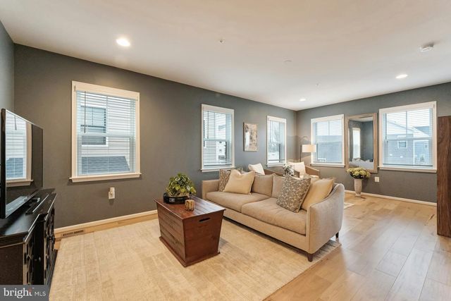 19006 CORAL REEF SQ, Leesburg, VA 20176