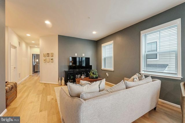 19006 CORAL REEF SQ, Leesburg, VA 20176