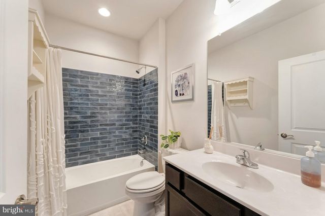 19006 CORAL REEF SQ, Leesburg, VA 20176