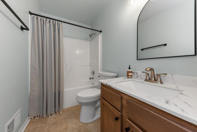 7378 Maplelawn Drive, Ypsilanti Twp, MI 48197