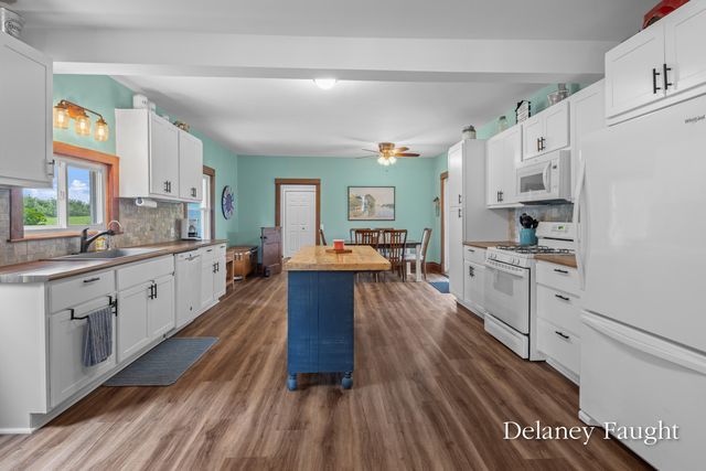 3460 13 Mile Road NW, Sparta, MI 49345