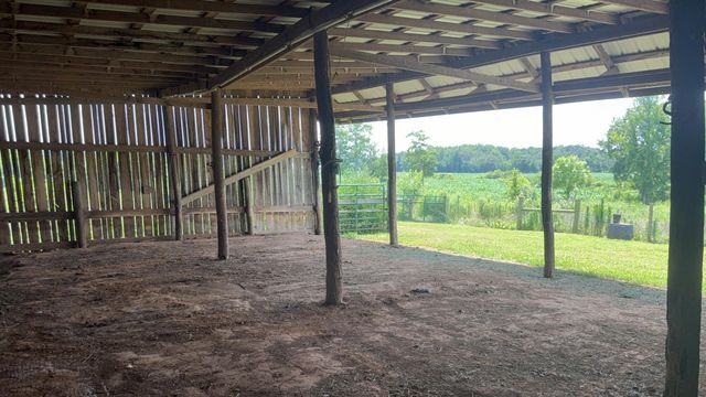 979 Walnut Grove School Rd Road, Waynesburg, KY 40489