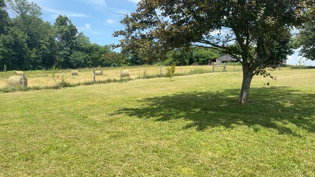 979 Walnut Grove School Rd Road, Waynesburg, KY 40489