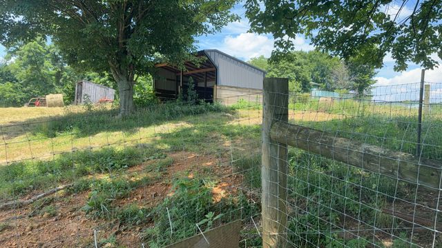 979 Walnut Grove School Rd Road, Waynesburg, KY 40489