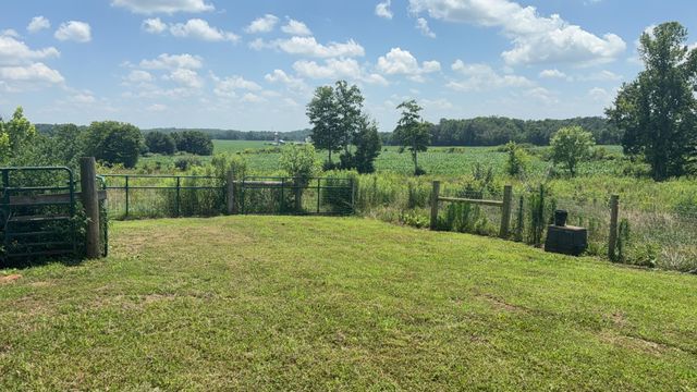 979 Walnut Grove School Rd Road, Waynesburg, KY 40489