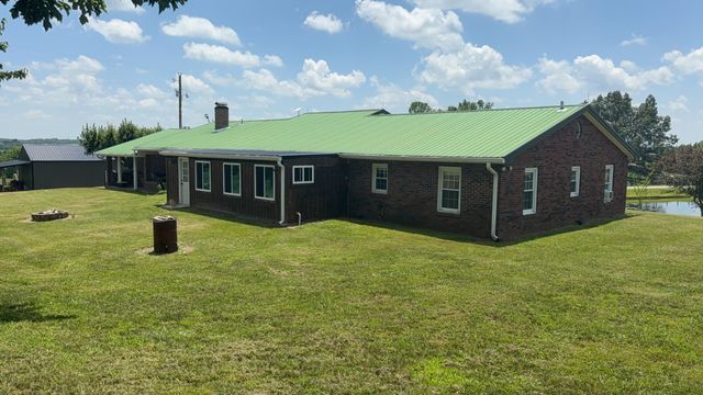 979 Walnut Grove School Rd Road, Waynesburg, KY 40489