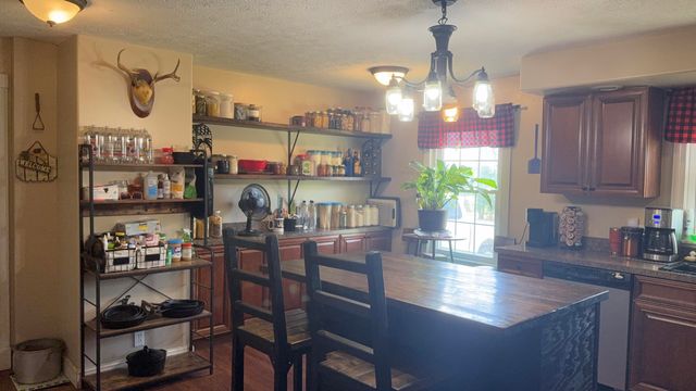 979 Walnut Grove School Rd Road, Waynesburg, KY 40489