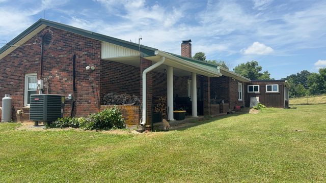 979 Walnut Grove School Rd Road, Waynesburg, KY 40489