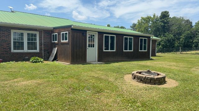 979 Walnut Grove School Rd Road, Waynesburg, KY 40489