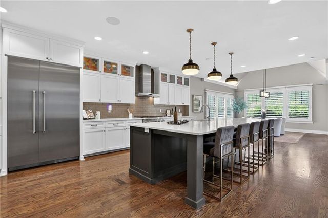 2807 W 50th Terrace, Westwood, KS 66205
