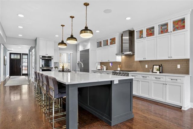 2807 W 50th Terrace, Westwood, KS 66205