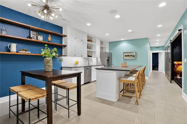 2807 W 50th Terrace, Westwood, KS 66205