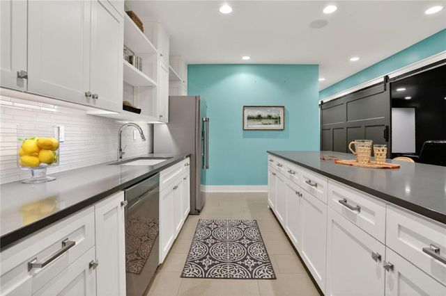 2807 W 50th Terrace, Westwood, KS 66205