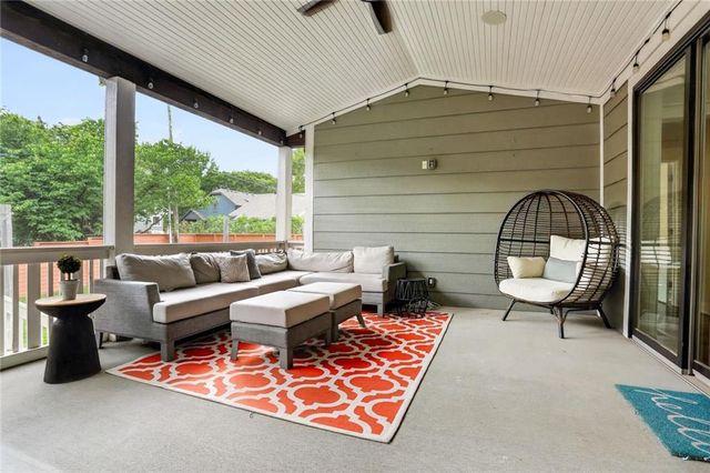 2807 W 50th Terrace, Westwood, KS 66205