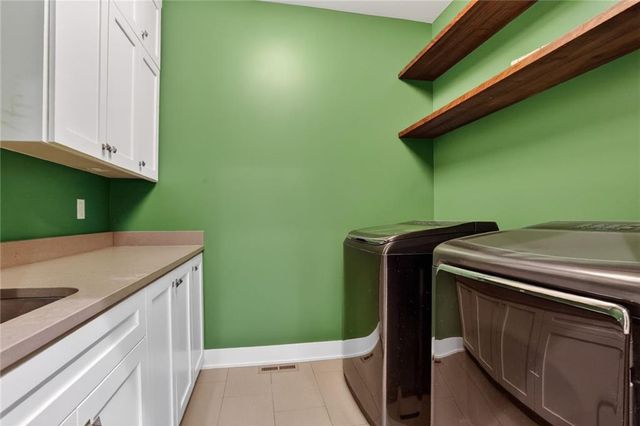 2807 W 50th Terrace, Westwood, KS 66205