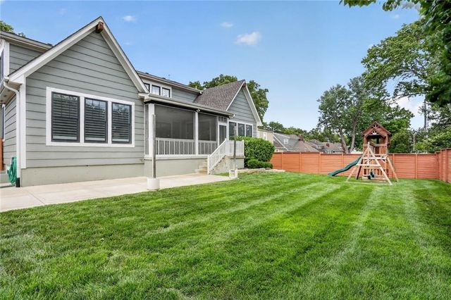 2807 W 50th Terrace, Westwood, KS 66205