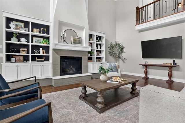 2807 W 50th Terrace, Westwood, KS 66205