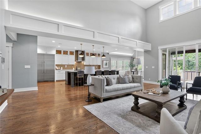 2807 W 50th Terrace, Westwood, KS 66205
